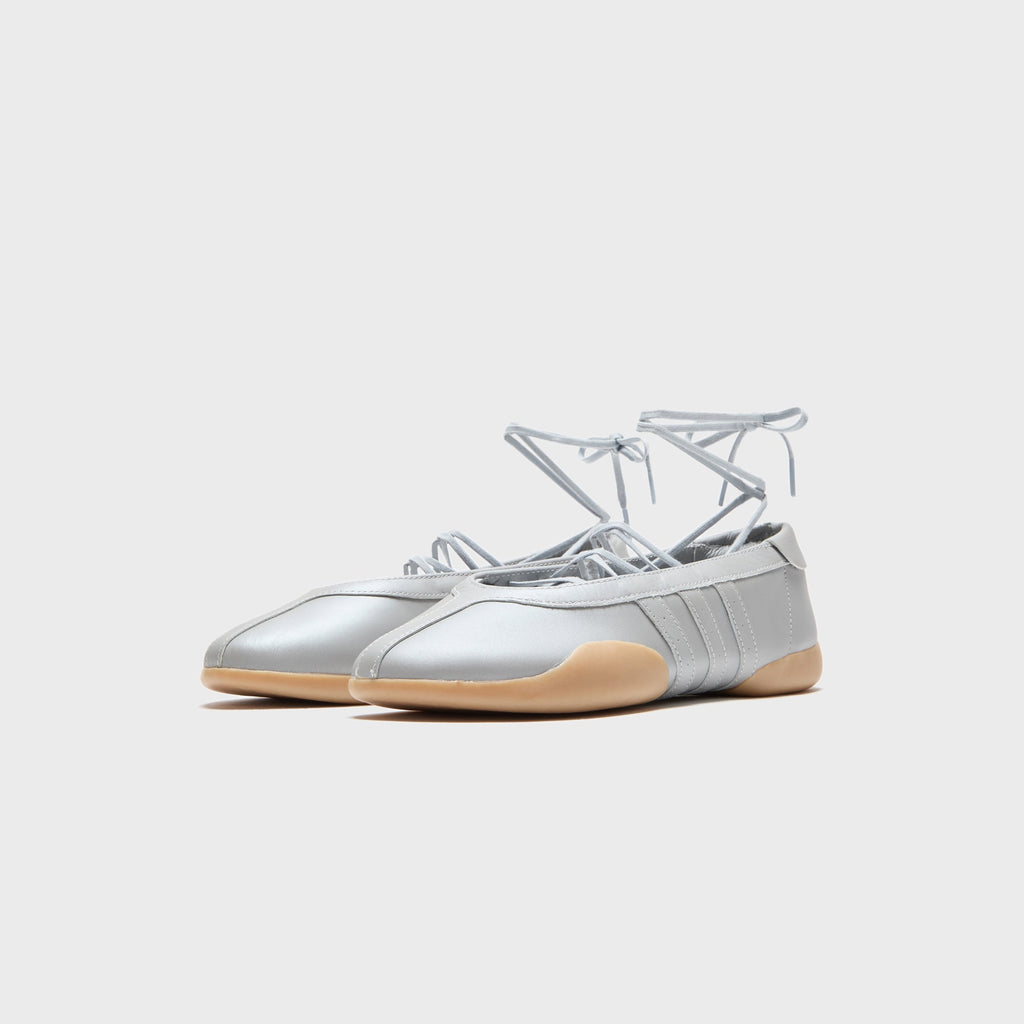 adidas WMNS Taekwondo Mei Ballet - Silver Metallic / Silver Metallic / Gum 3