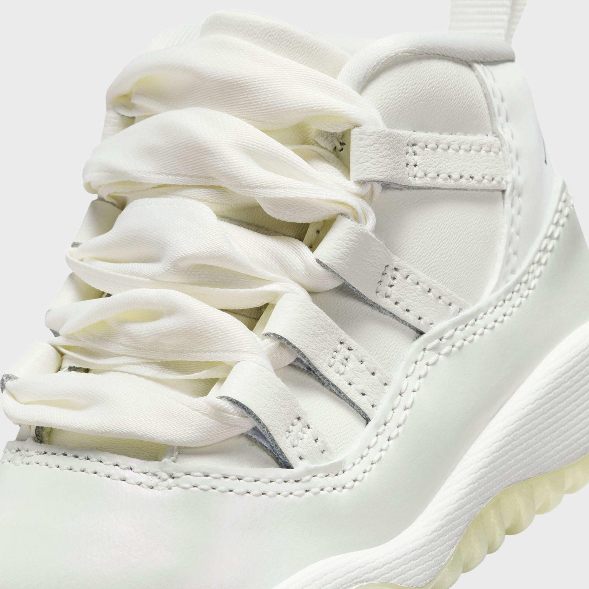 Jordan TD Air Jordan 11 Retro - Sail / White / Metallic Silver / Pearl Grey