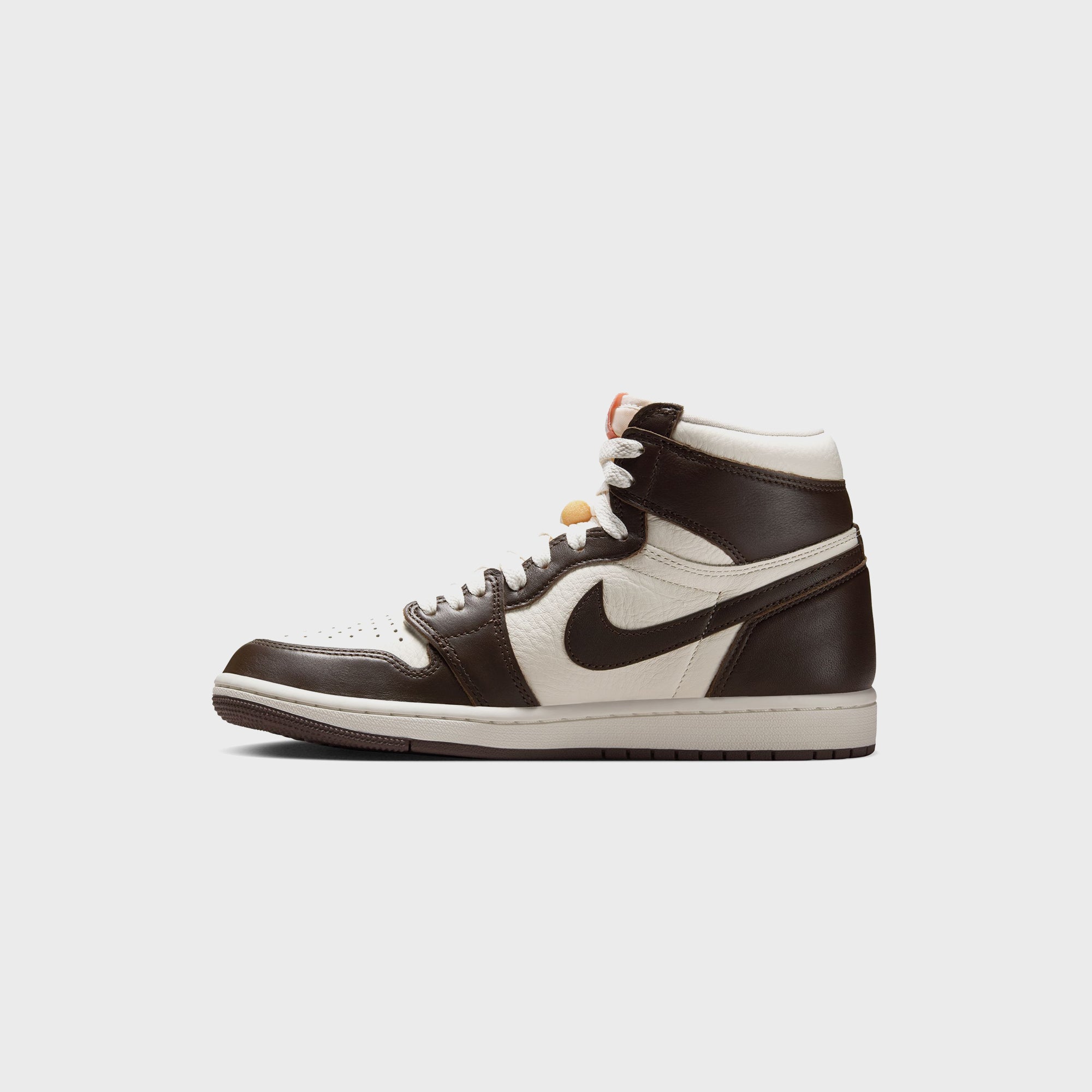 Nike WMNS Air Jordan 1 Retro High OG - Baroque Brown / Sail / Light Madder Root