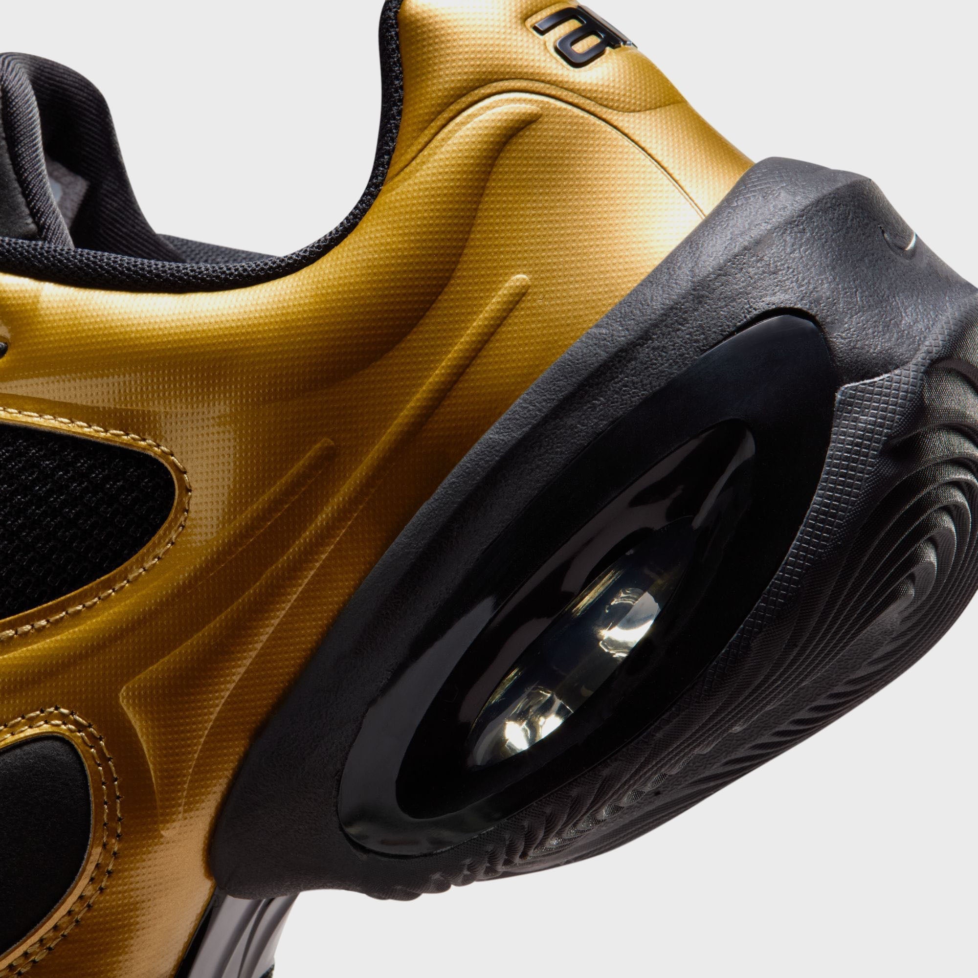 Nike WMNS Air Max Muse - Metallic Gold / Black