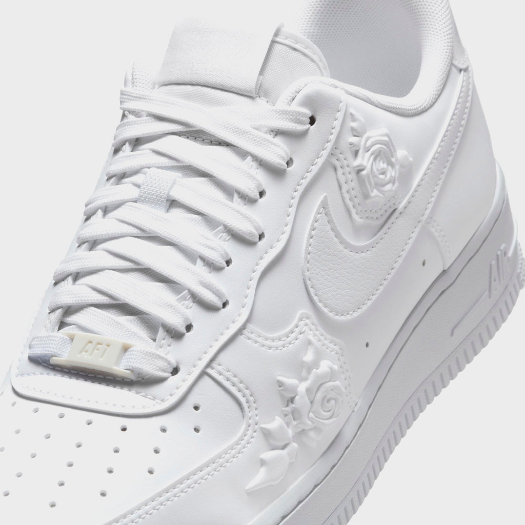 Nike WMNS Air Force 1 '07 SE - White / White / White / Black