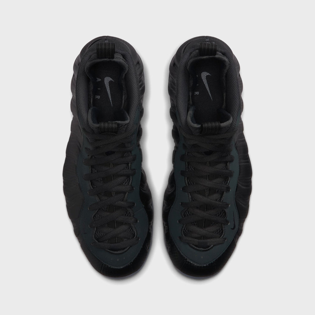 Nike Air Foamposite One - Black / Dark Smoke Grey