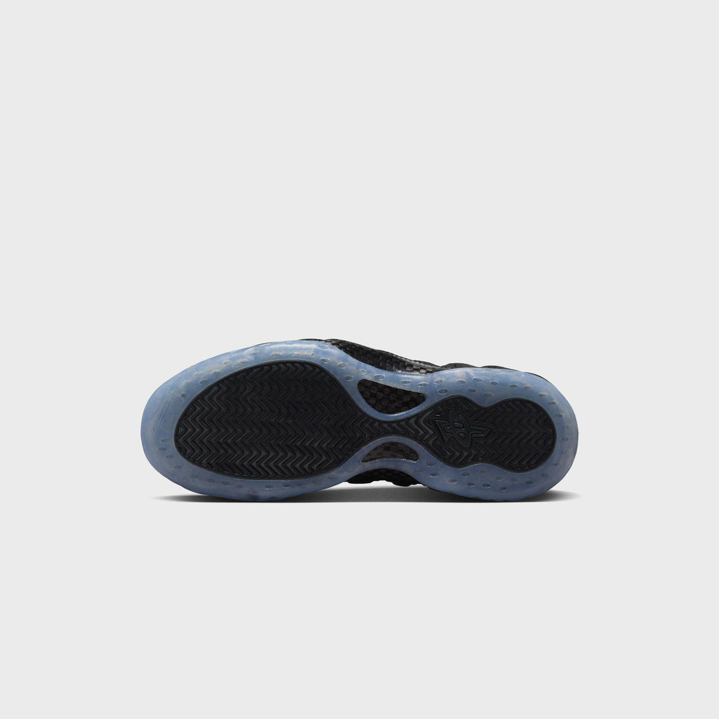 Nike Air Foamposite One - Black / Dark Smoke Grey