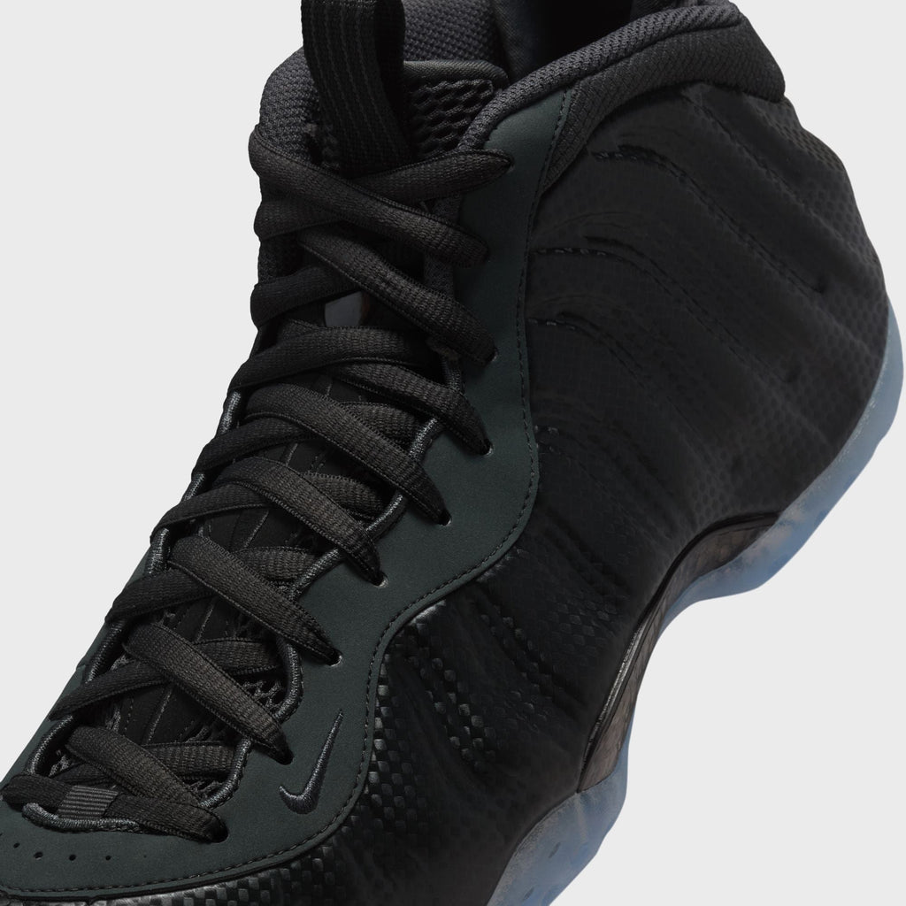 Nike Air Foamposite One - Black / Dark Smoke Grey