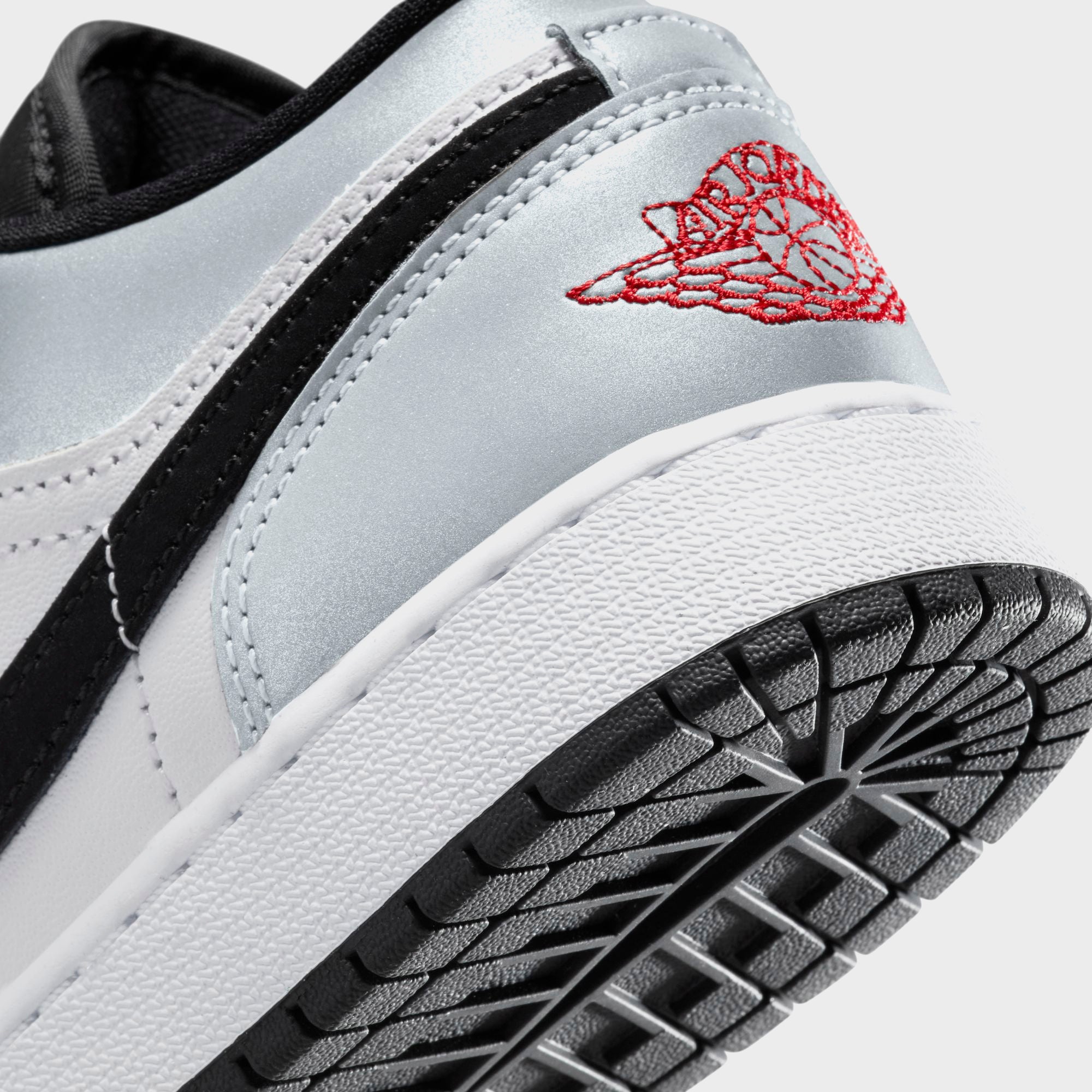 Air Jordan GS 1 Low Se Uni - White / Black / Matte Silver / Fire Red