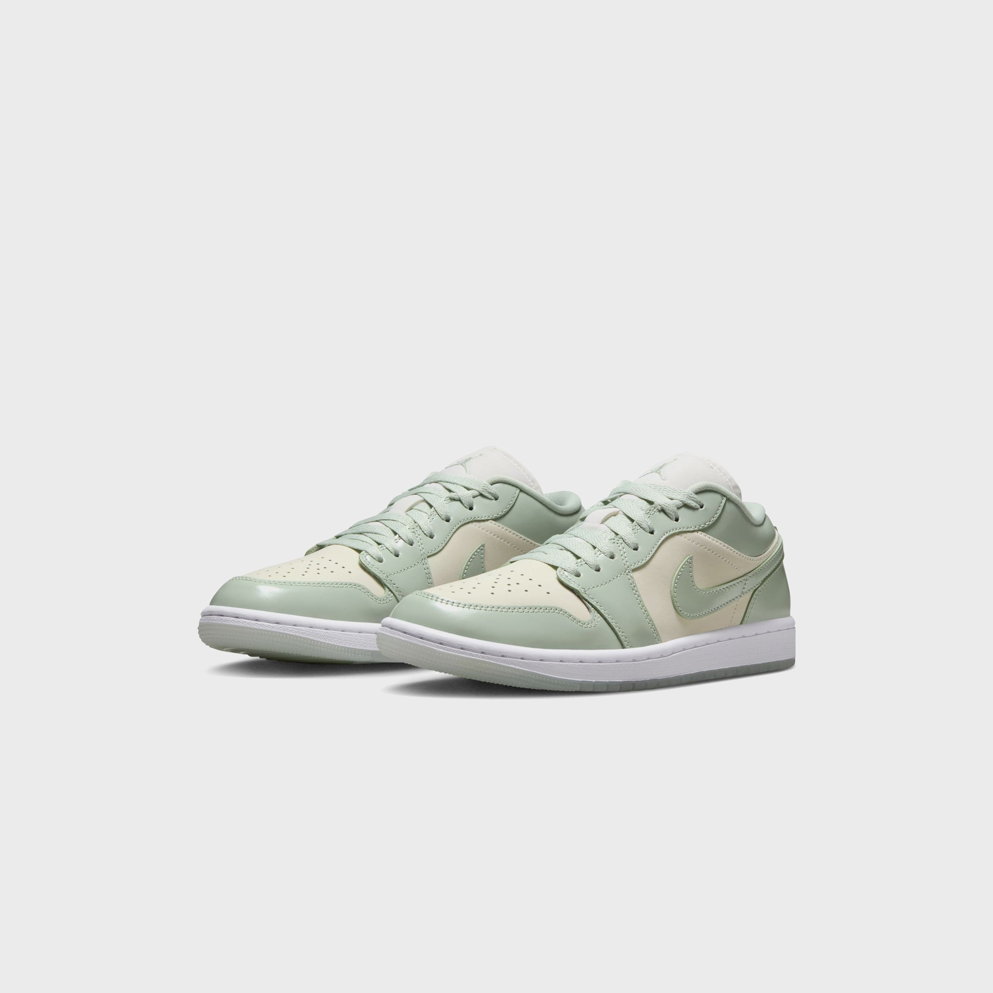 Jordan WMNS Air Jordan 1 Low SE - Sail / Seafoam / Metallic Silver / White