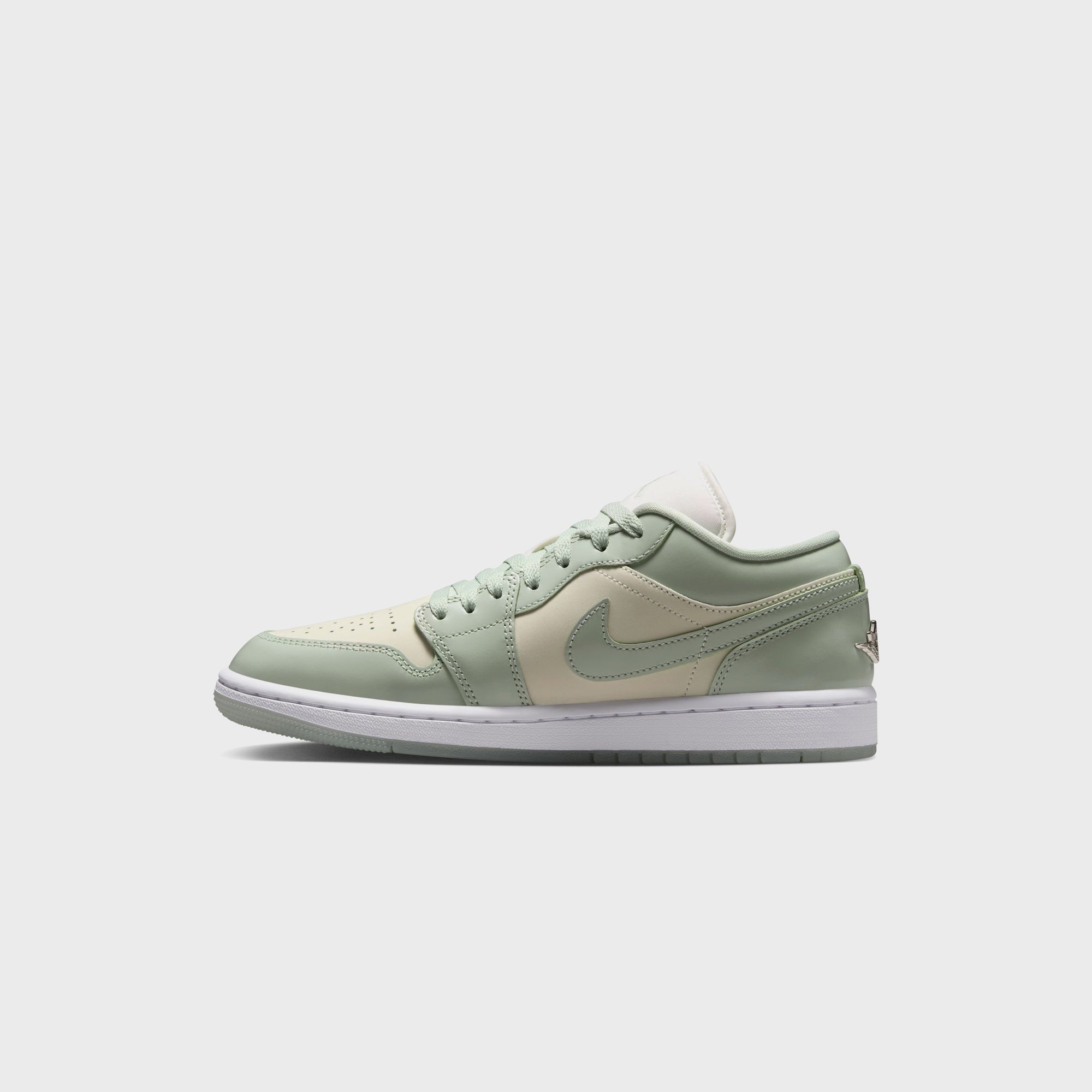 Jordan WMNS Air Jordan 1 Low SE - Sail / Seafoam / Metallic Silver / White
