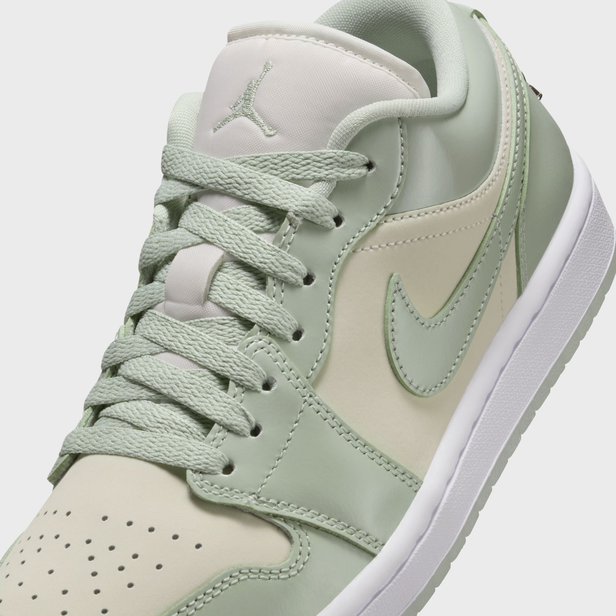 Jordan WMNS Air Jordan 1 Low SE - Sail / Seafoam / Metallic Silver / White
