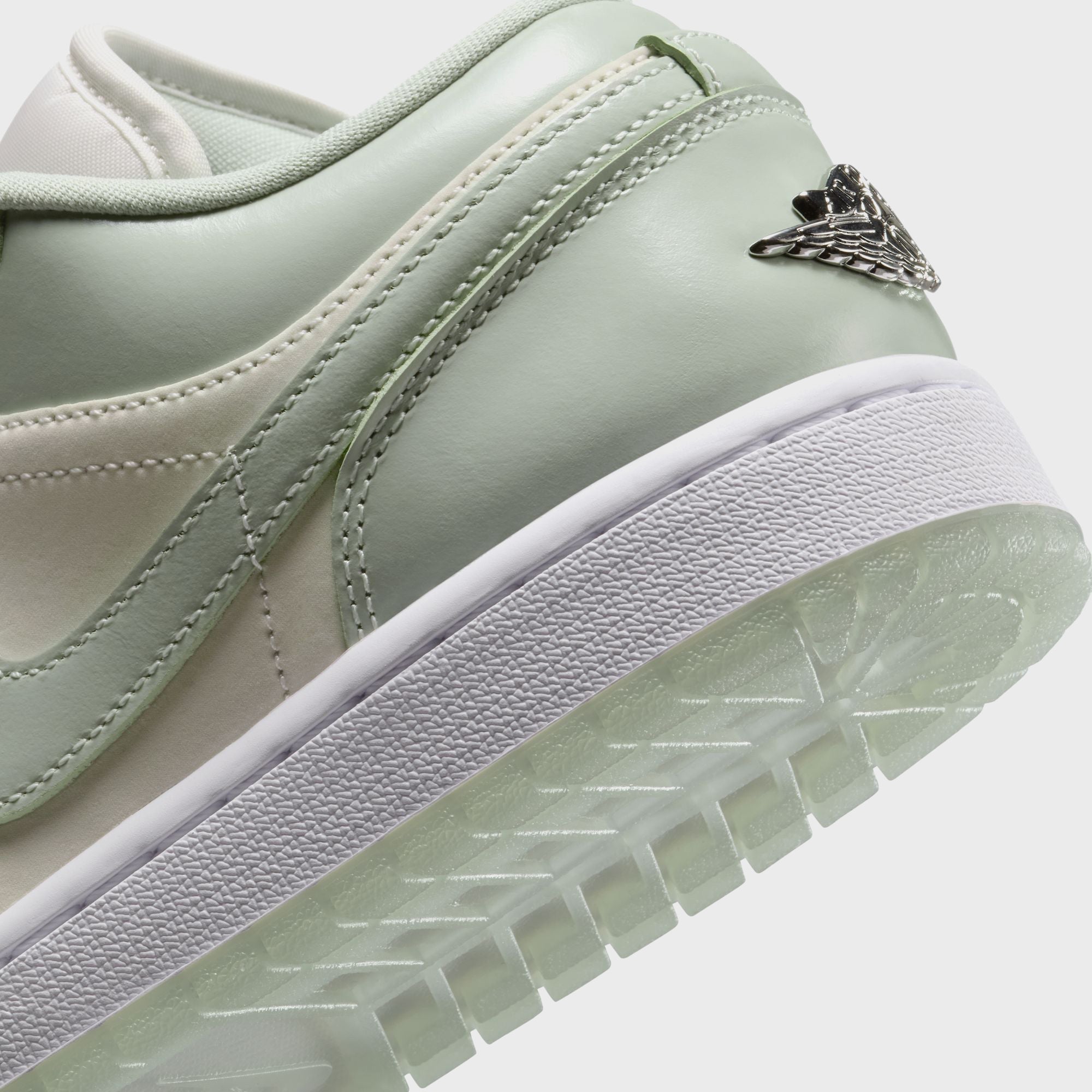 Jordan WMNS Air Jordan 1 Low SE - Sail / Seafoam / Metallic Silver / White