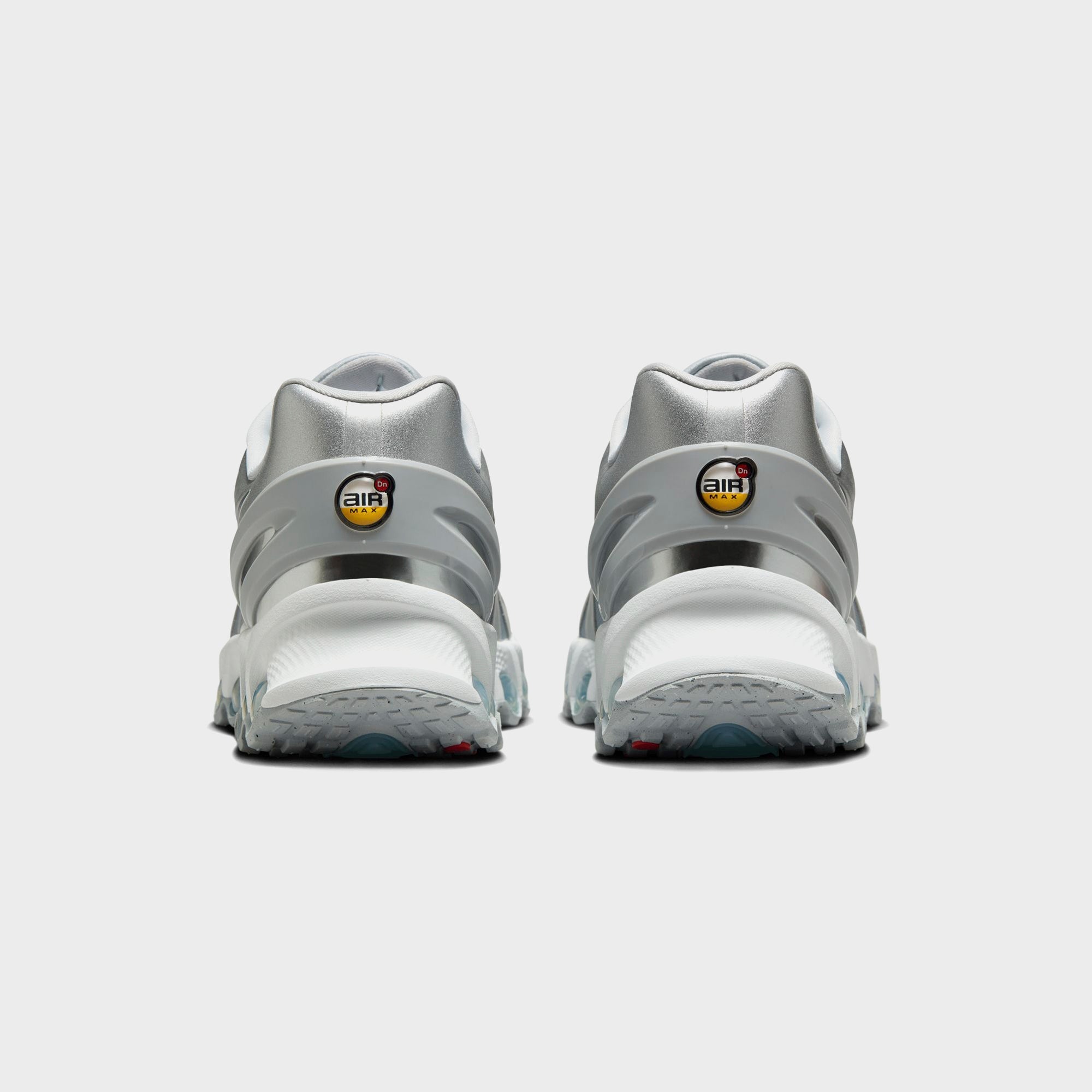 Nike WMNS Air Max Dn8 - Wolf Grey / Off-White / Metallic Silver