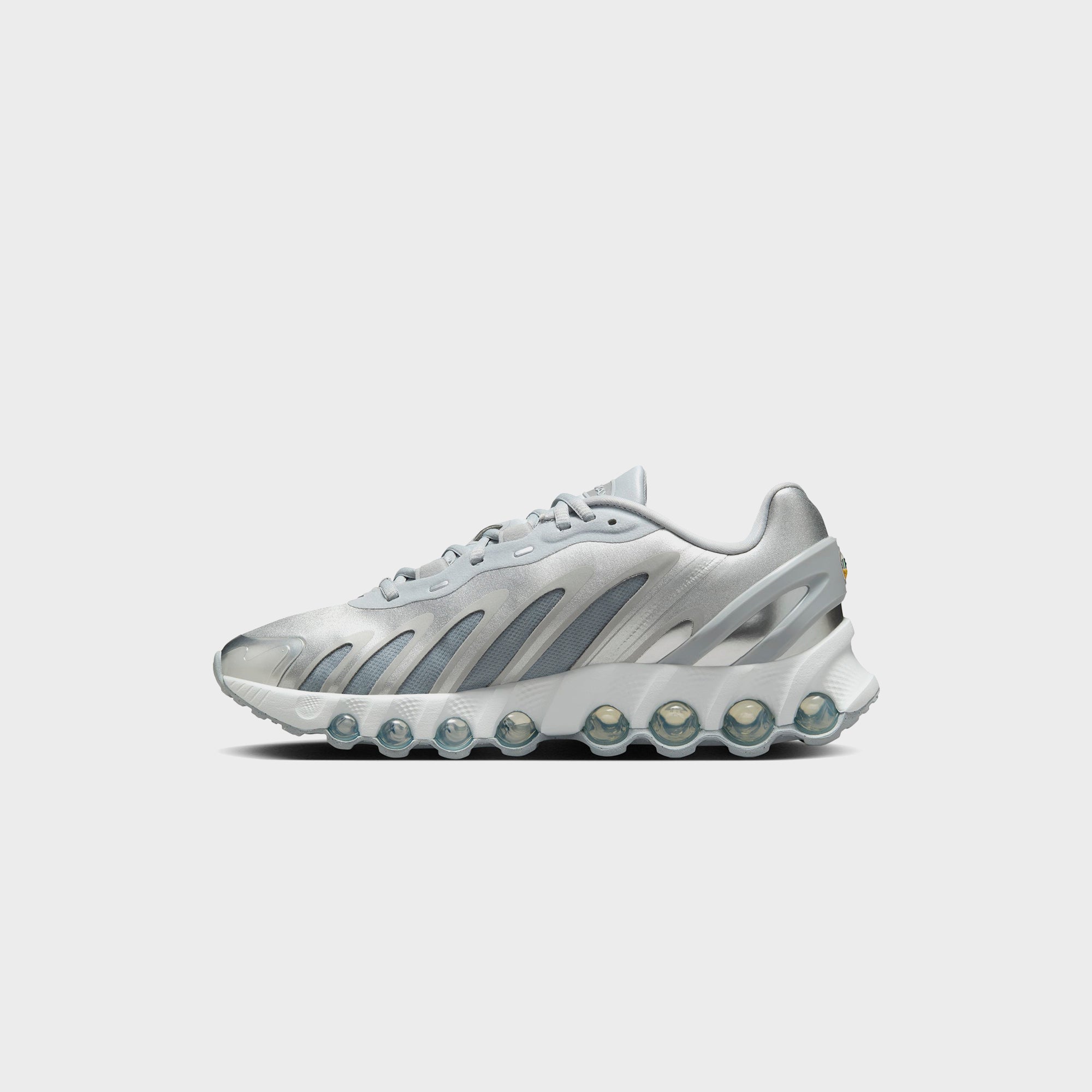 Nike WMNS Air Max Dn8 - Wolf Grey / Off-White / Metallic Silver