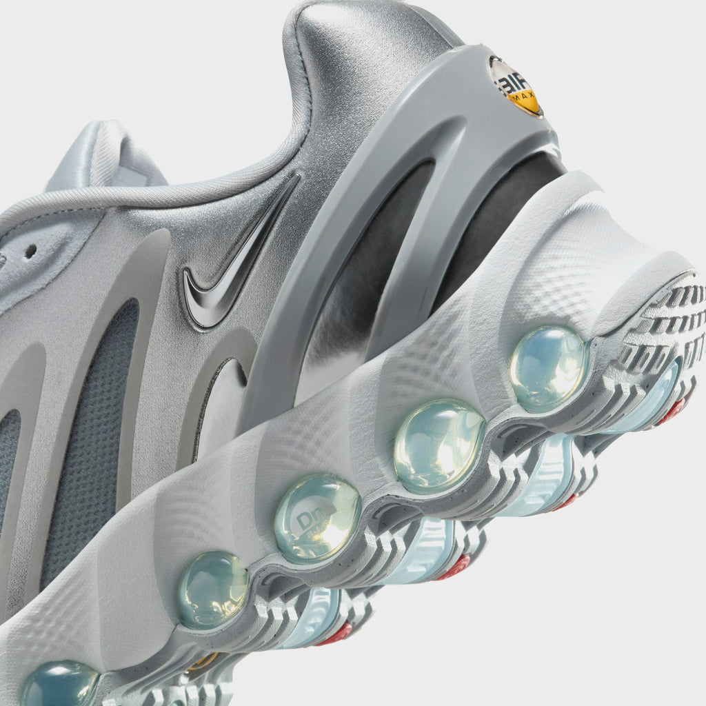 Nike WMNS Air Max Dn8 - Wolf Grey / Off-White / Metallic Silver