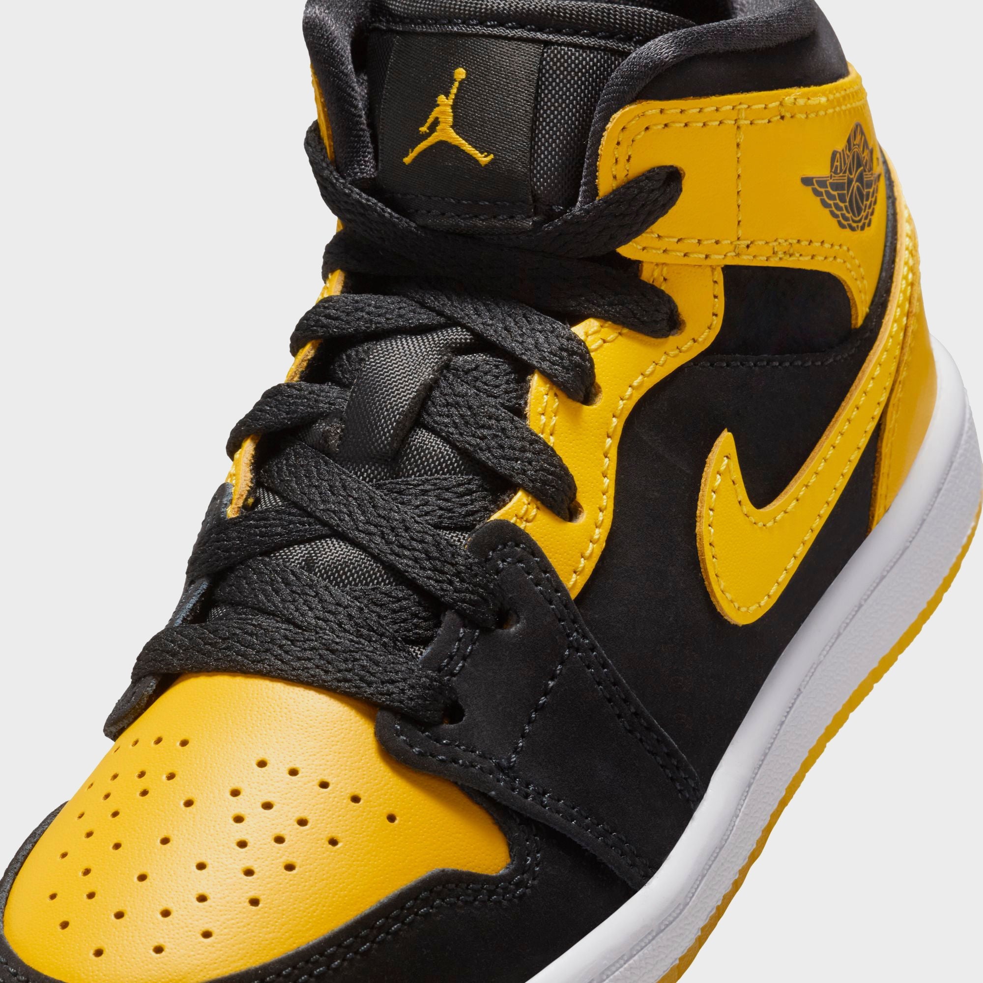 Nike Air Jordan 1 Mid Se - Black / White / Varsity Maize