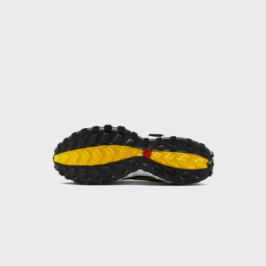 Nike ACG Phassad - Black / Yellow Zest / Metallic Silver