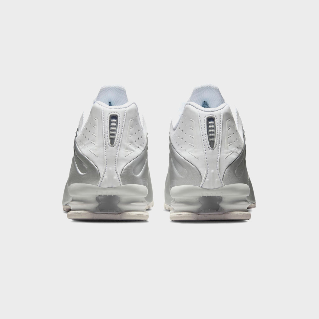 Nike Shox R4 - White / Metallic Silver / White / Bright Crimson