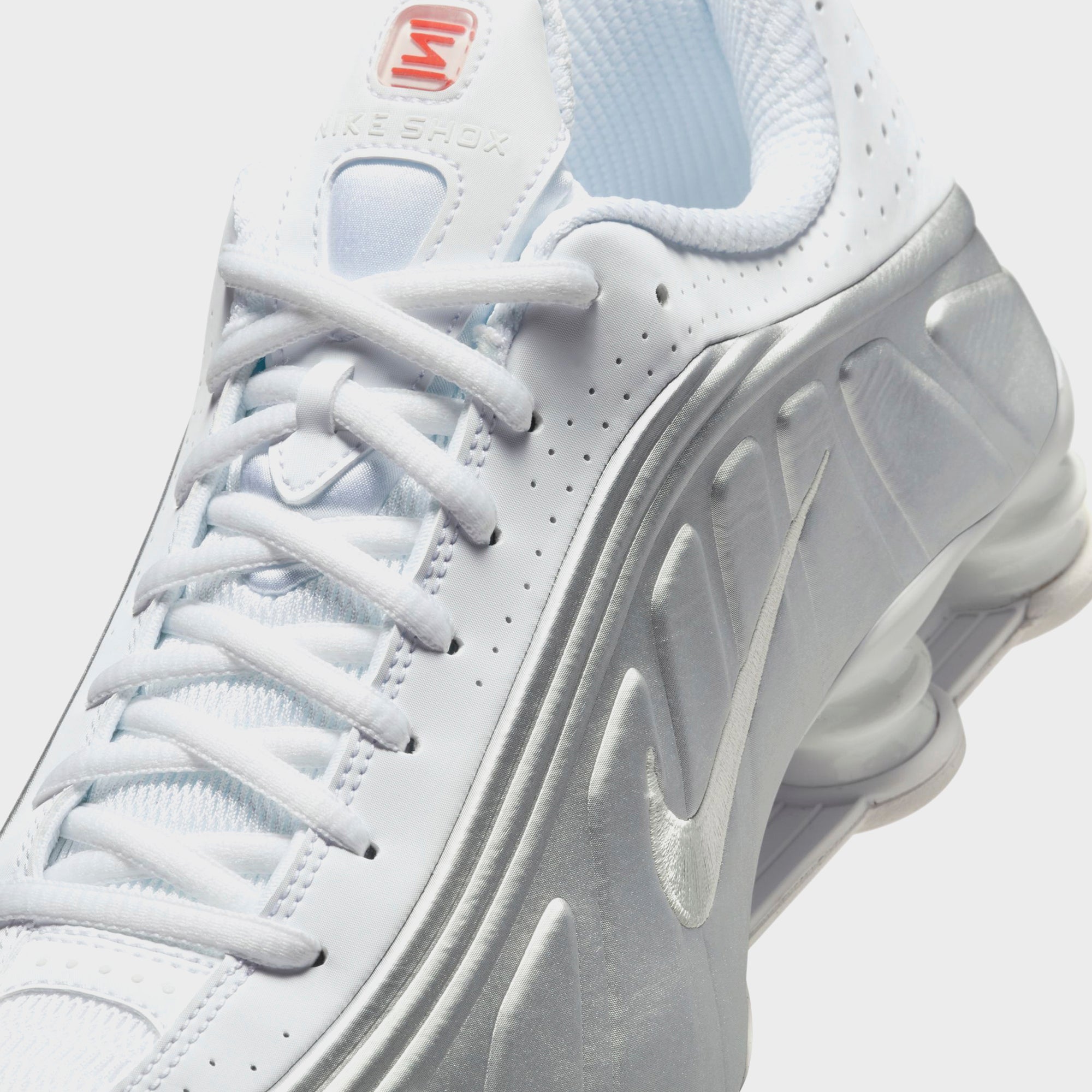 Nike Shox R4 - White / Metallic Silver / White / Bright Crimson