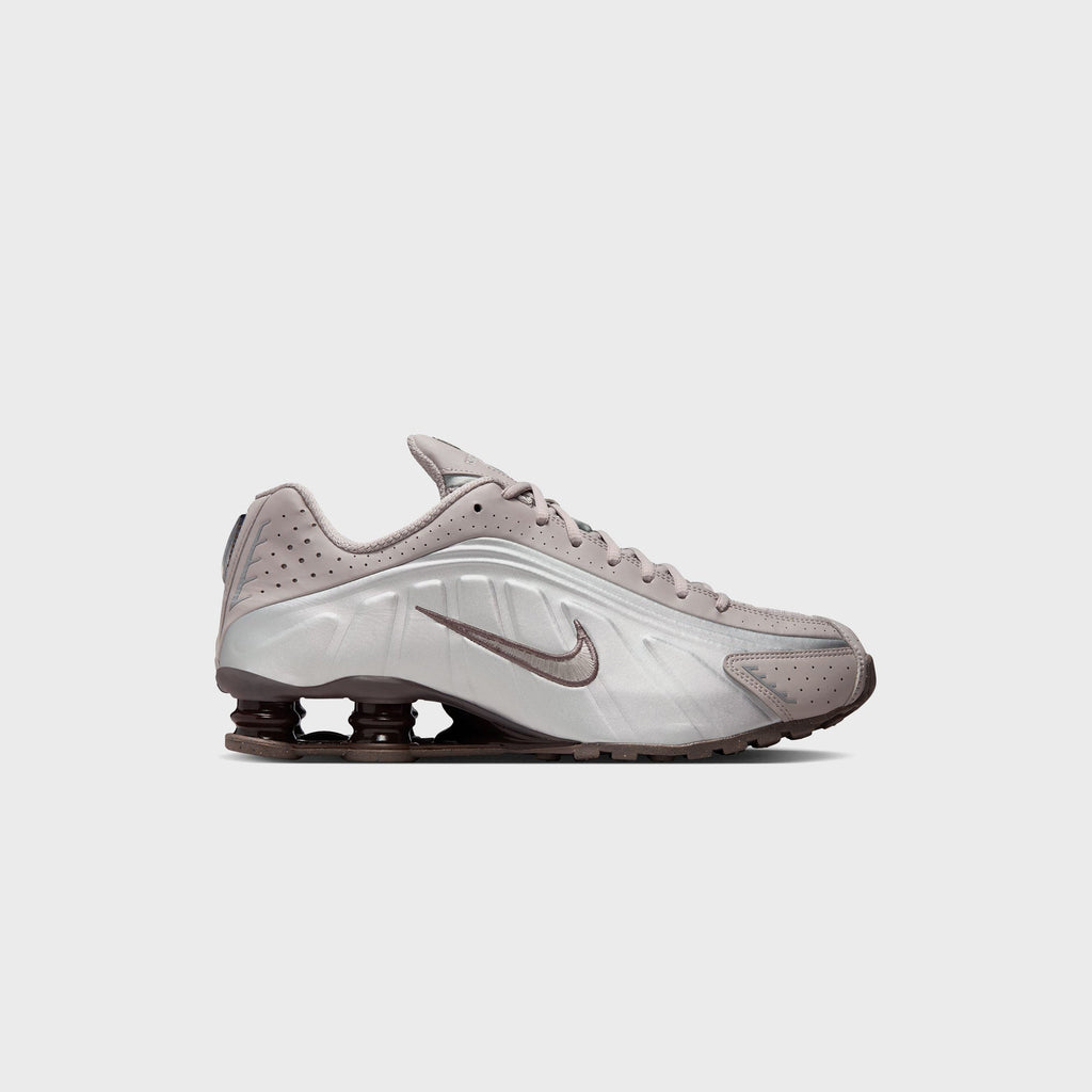 Nike Shox R4 - Cave Stone / Cave Stone / College Grey