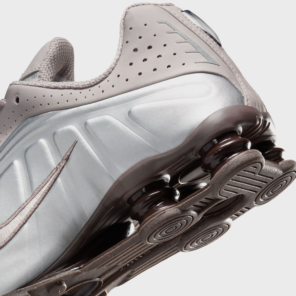 Nike Shox R4 - Cave Stone / Cave Stone / College Grey