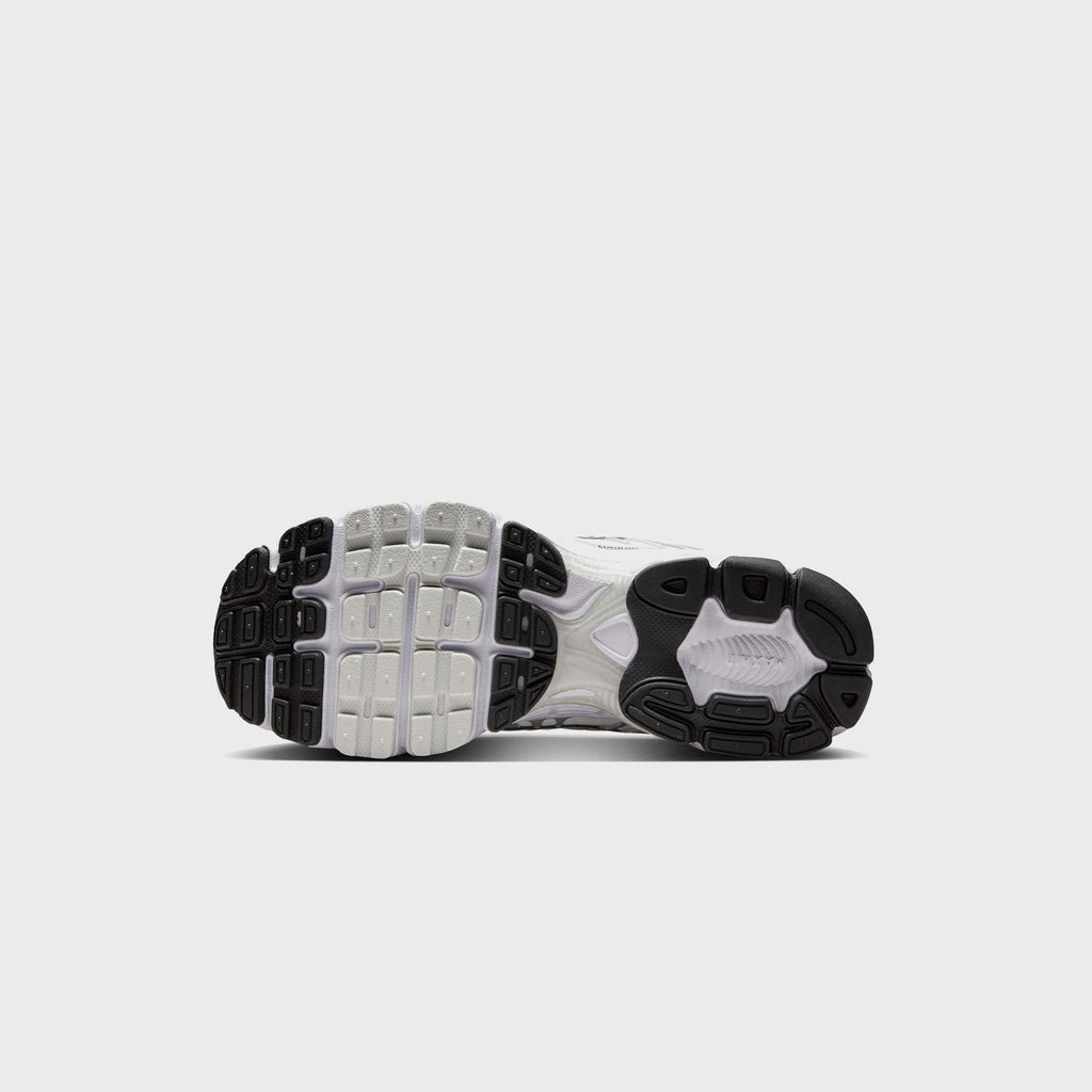 Nike WMNS Air Max Moto 2K - White / Photon Dust / Metallic Silver / Black