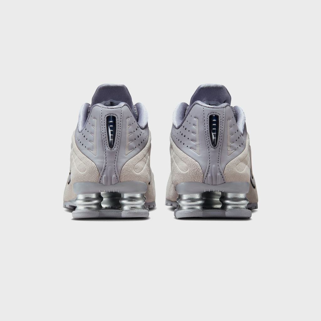 Nike WMNS Shox R4 - Cement Grey / College Grey / Metallic Silver / Black