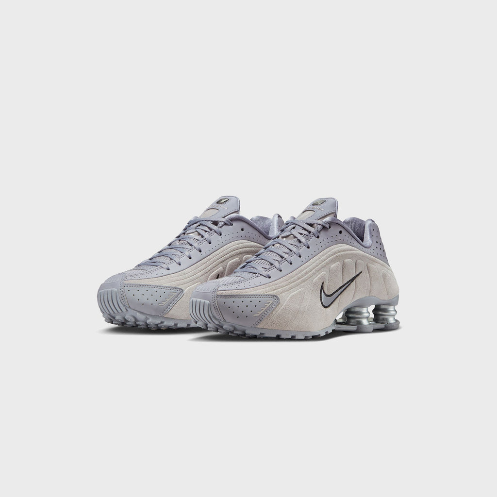 Nike WMNS Shox R4 - Cement Grey / College Grey / Metallic Silver / Black