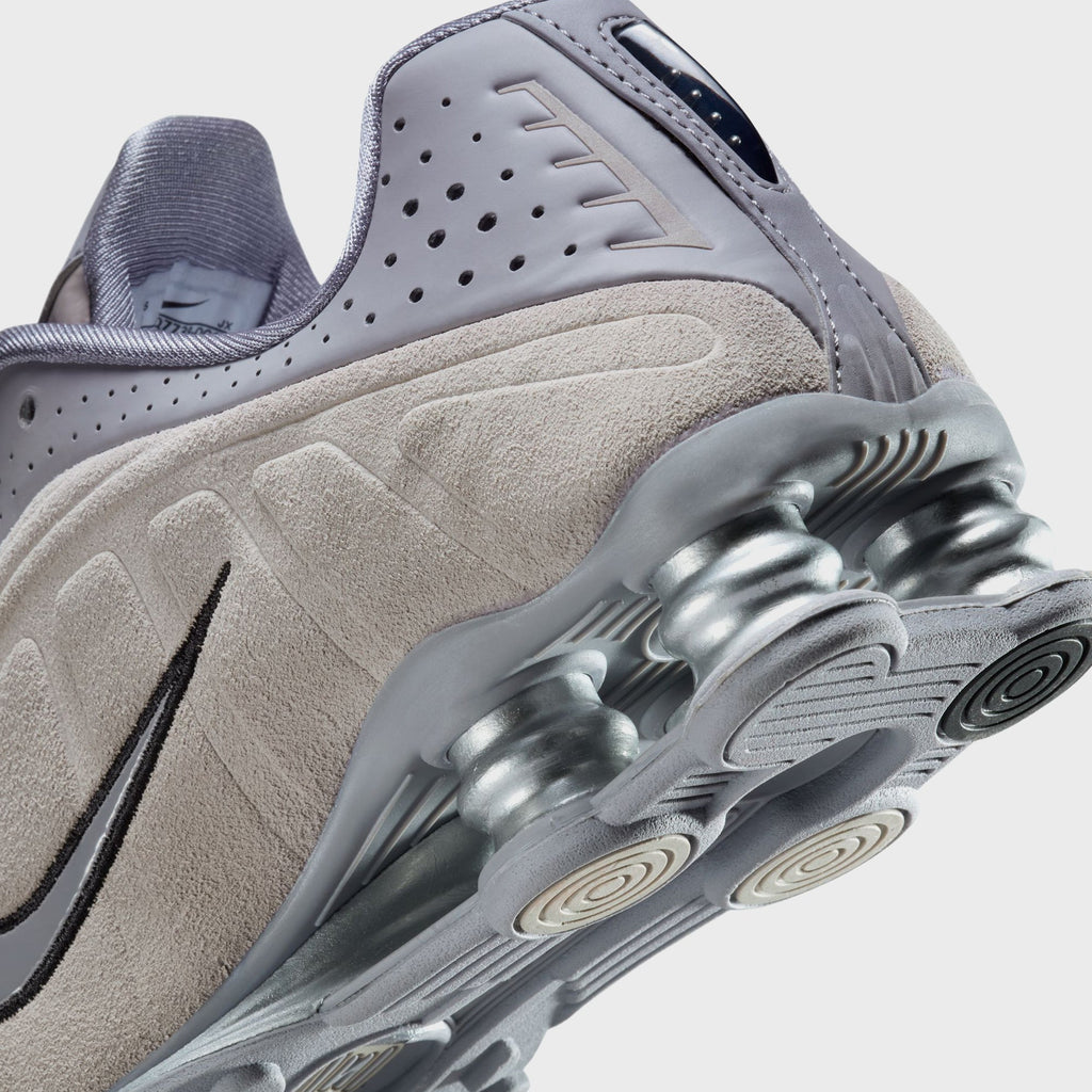 Nike WMNS Shox R4 - Cement Grey / College Grey / Metallic Silver / Black