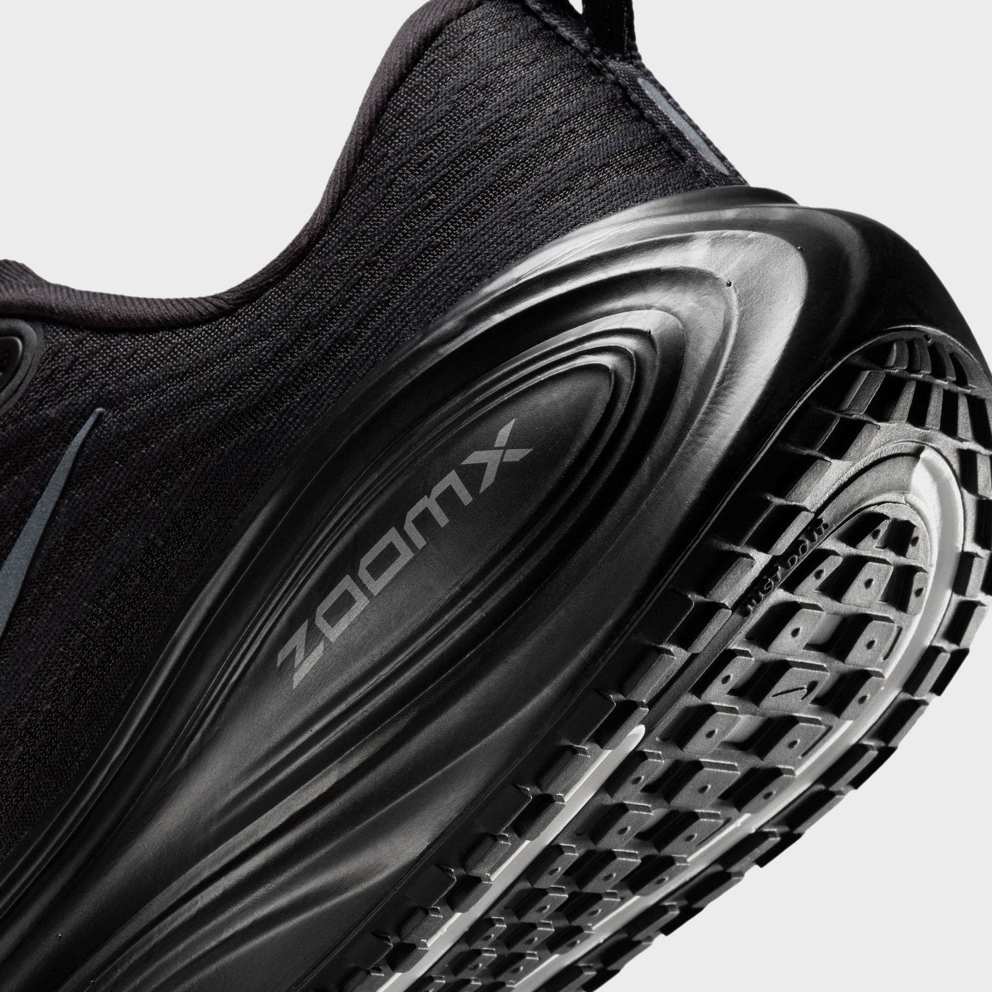 Nike WMNS Vomero Plus - Black / Dark Smoke Grey / Metallic Dark Grey