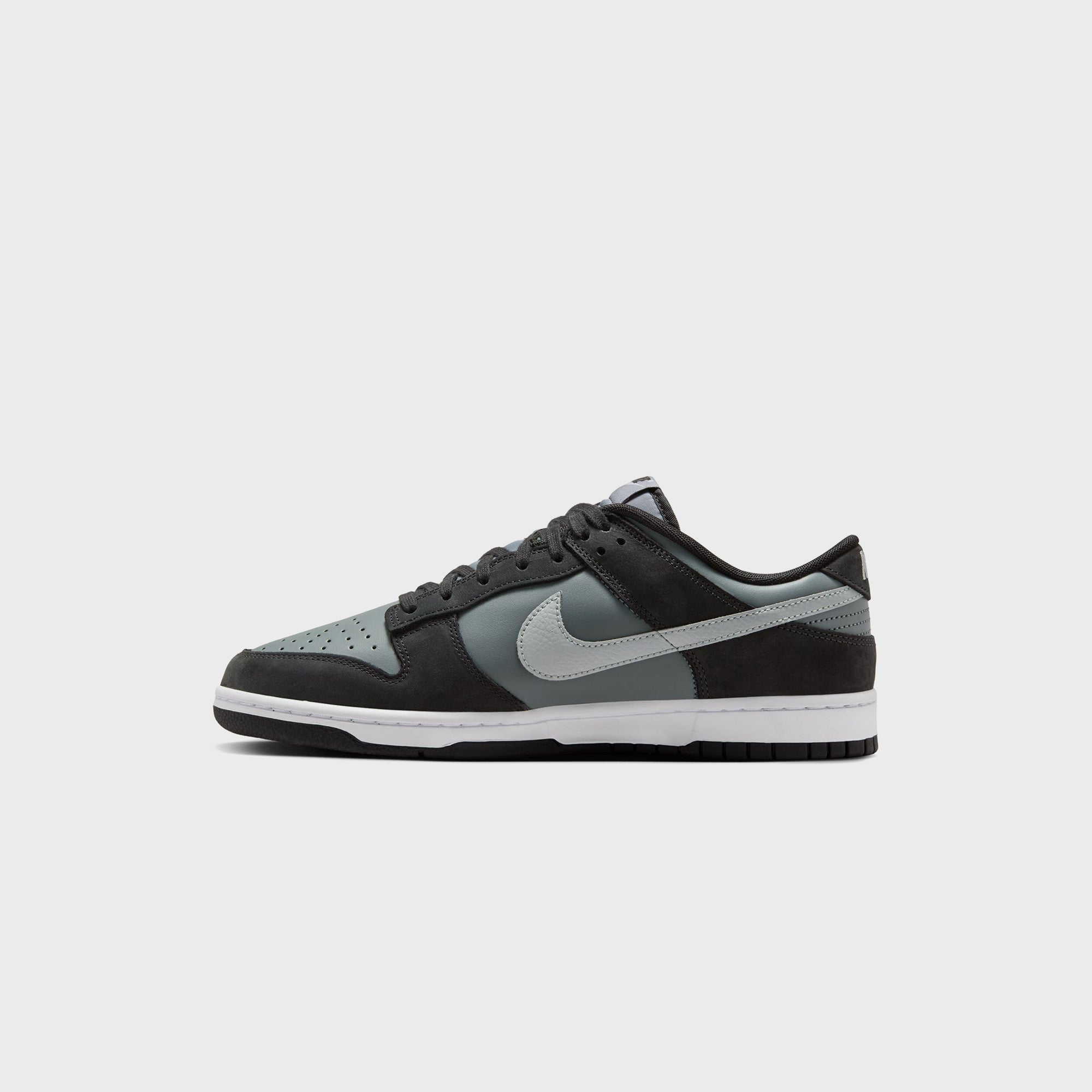 Nike Dunk Low  - Black / Light Smoke Grey / Smoke Grey / White