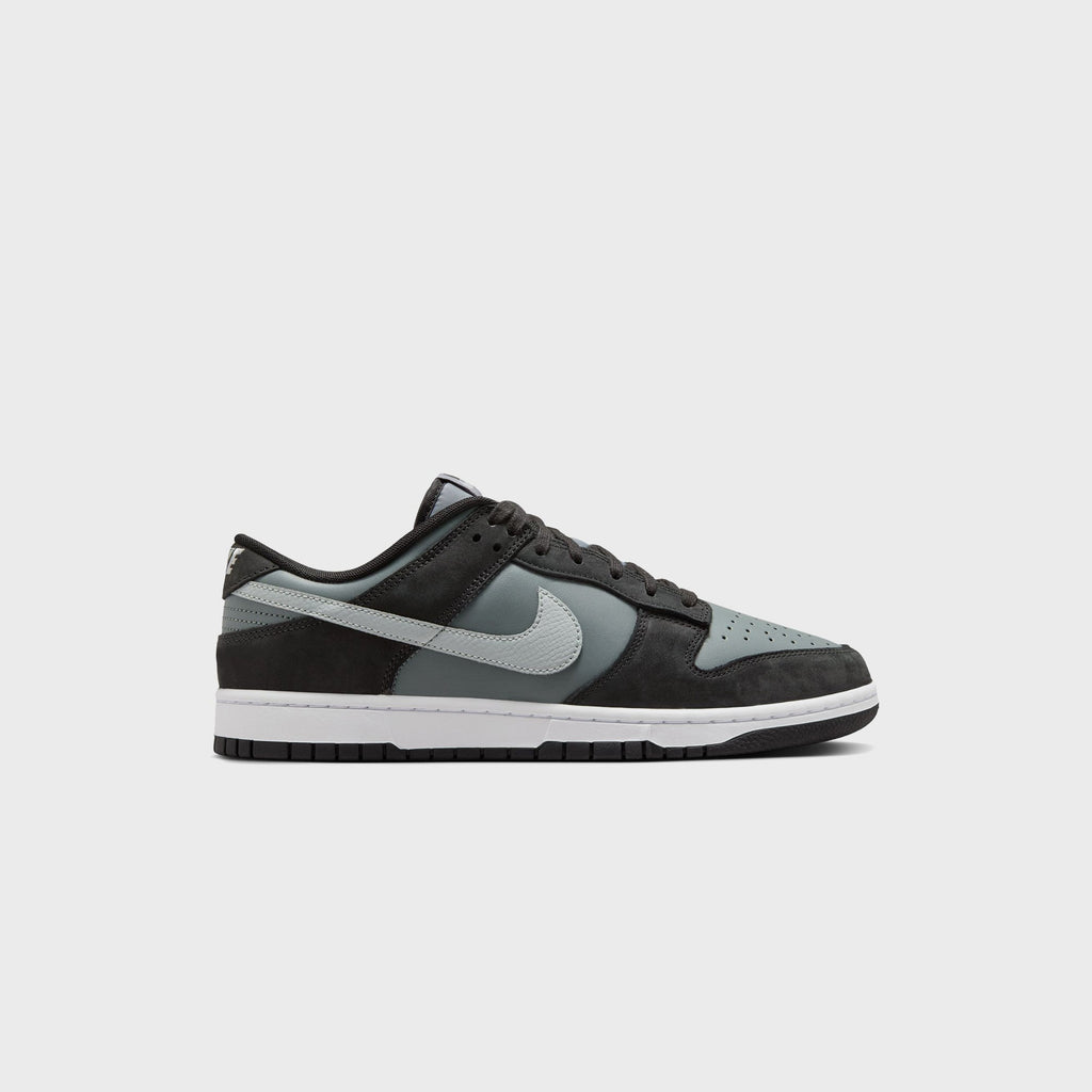 Nike Dunk Low  - Black / Light Smoke Grey / Smoke Grey / White