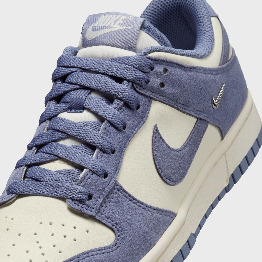 Nike WMNS Dunk Low - Sail / World Indigo / Metallic Silver