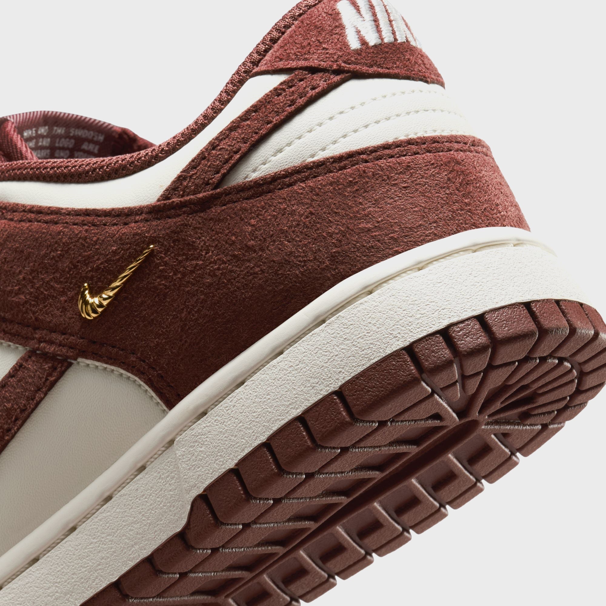 Nike WMNS Dunk Low - Sail / Red Sepia / Metallic Gold