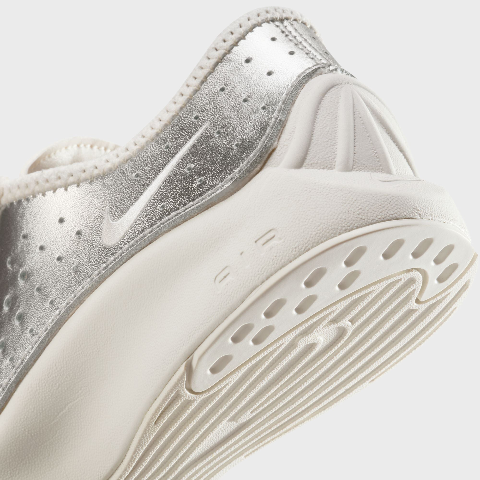 Nike WMNS Air Superfly - Pale Ivory / Metallic Silver