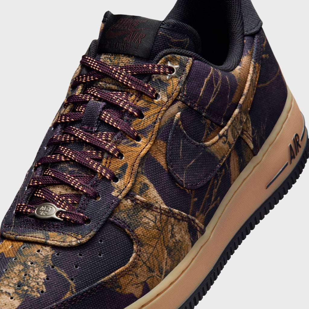 Nike Air Force 1 '07 - Off Noir / Multi-Color / Gum Yellow