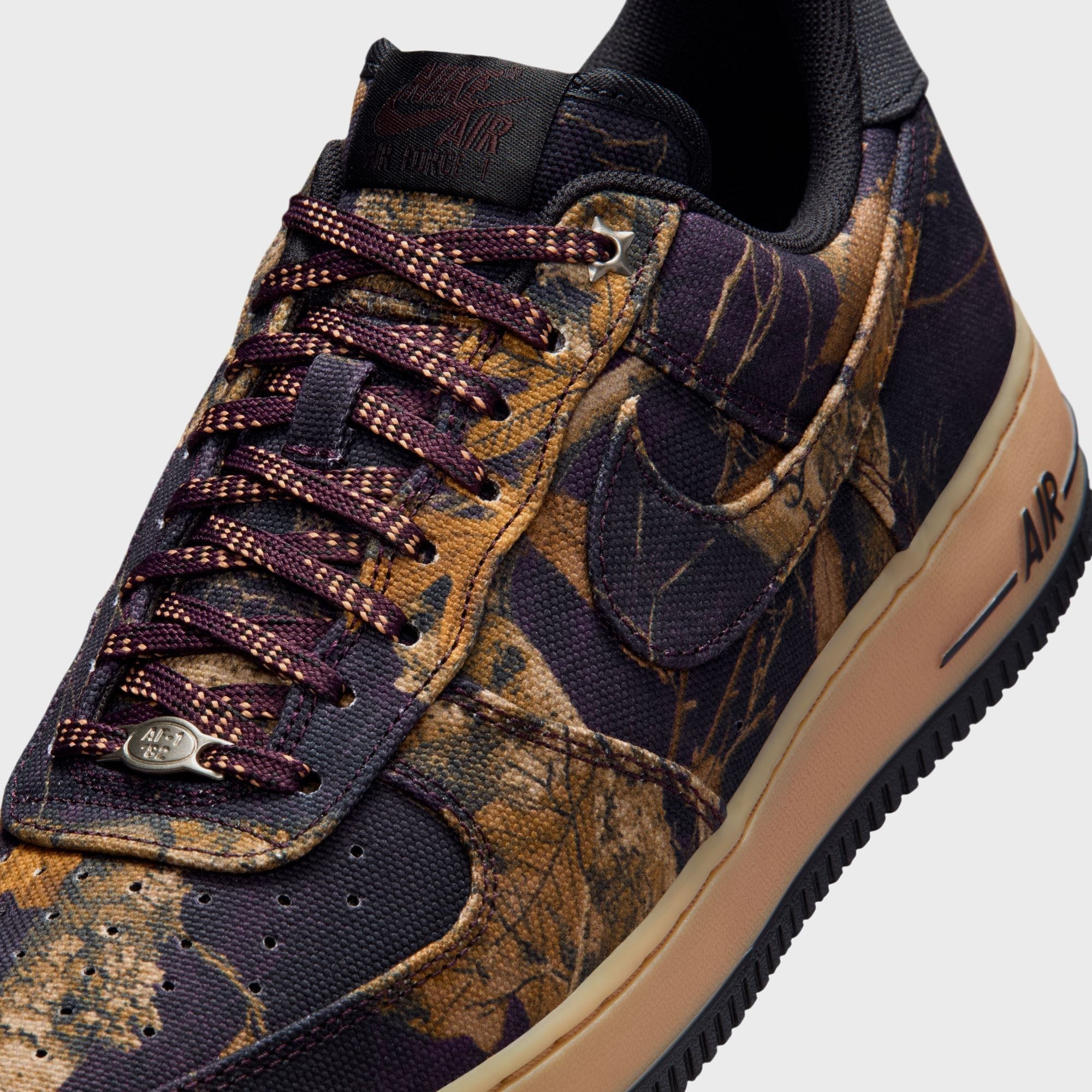 Nike Air Force 1 '07 - Off Noir / Multi-Color / Gum Yellow