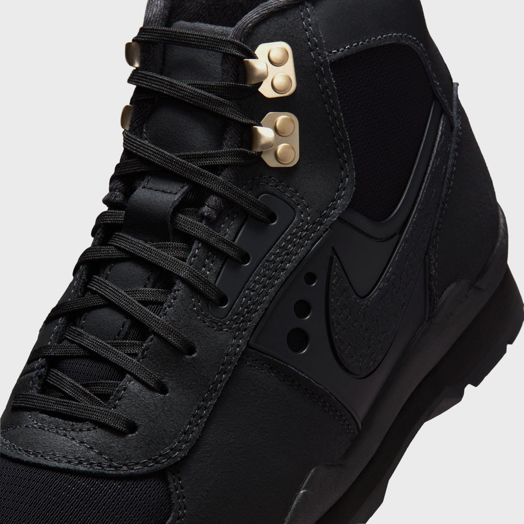 Nike Baltoro SP - Black / Gold