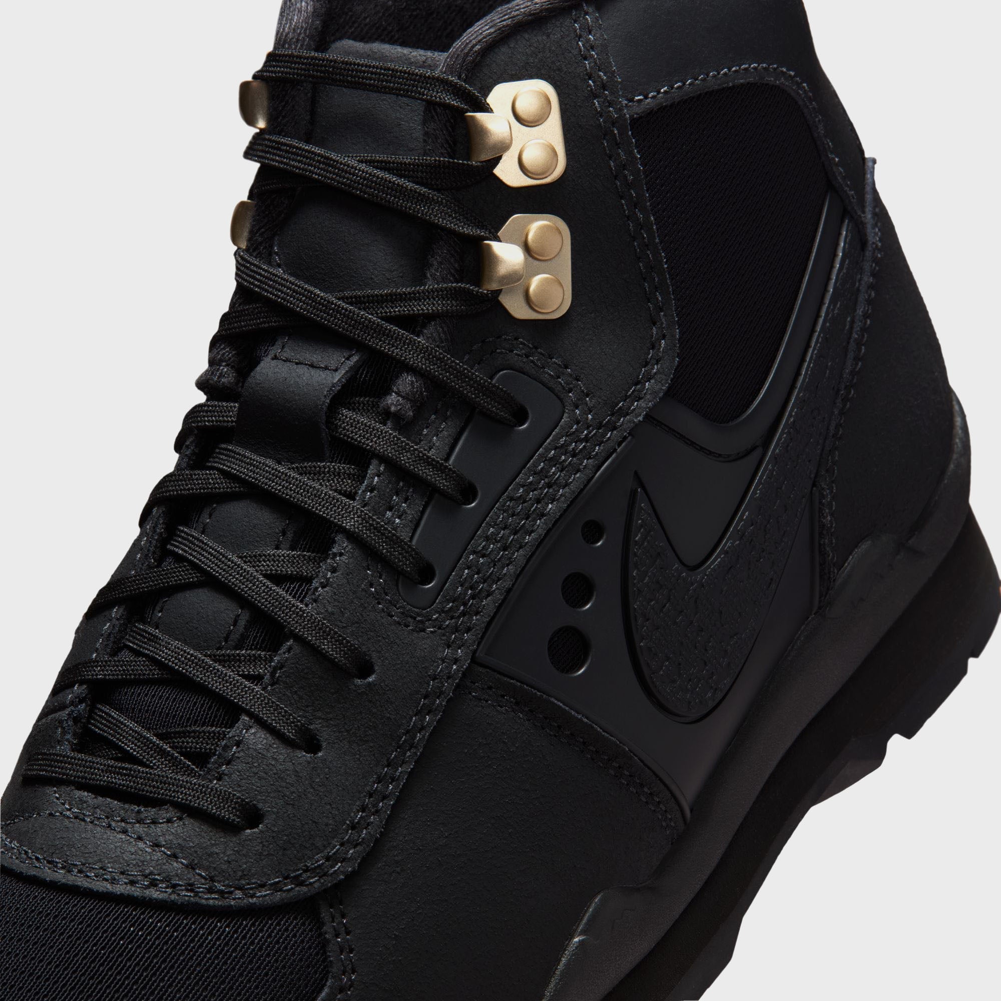 Nike Baltoro SP - Black / Gold