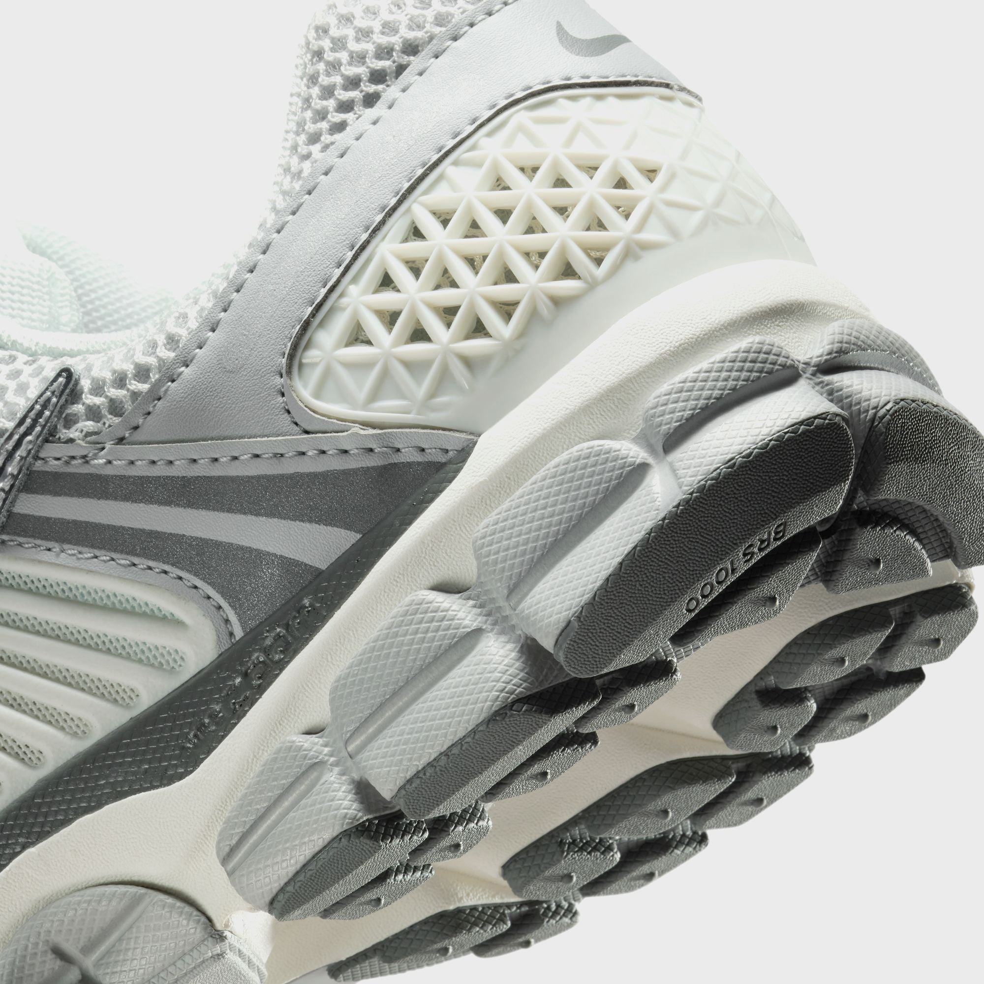 Nike Zoom Vomero 5 - Summit White / Metallic Silver
