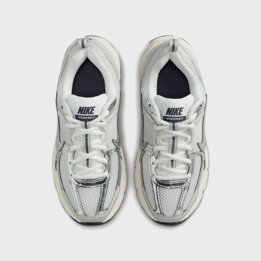 Nike GS Vomero 5 - Photon Dust / Chrome / Gridiron / Sail