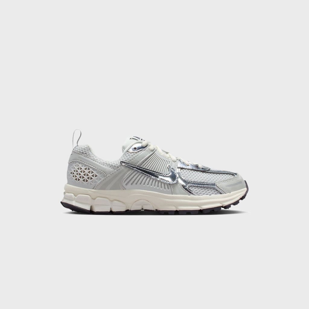 Nike GS Vomero 5 - Photon Dust / Chrome / Gridiron / Sail
