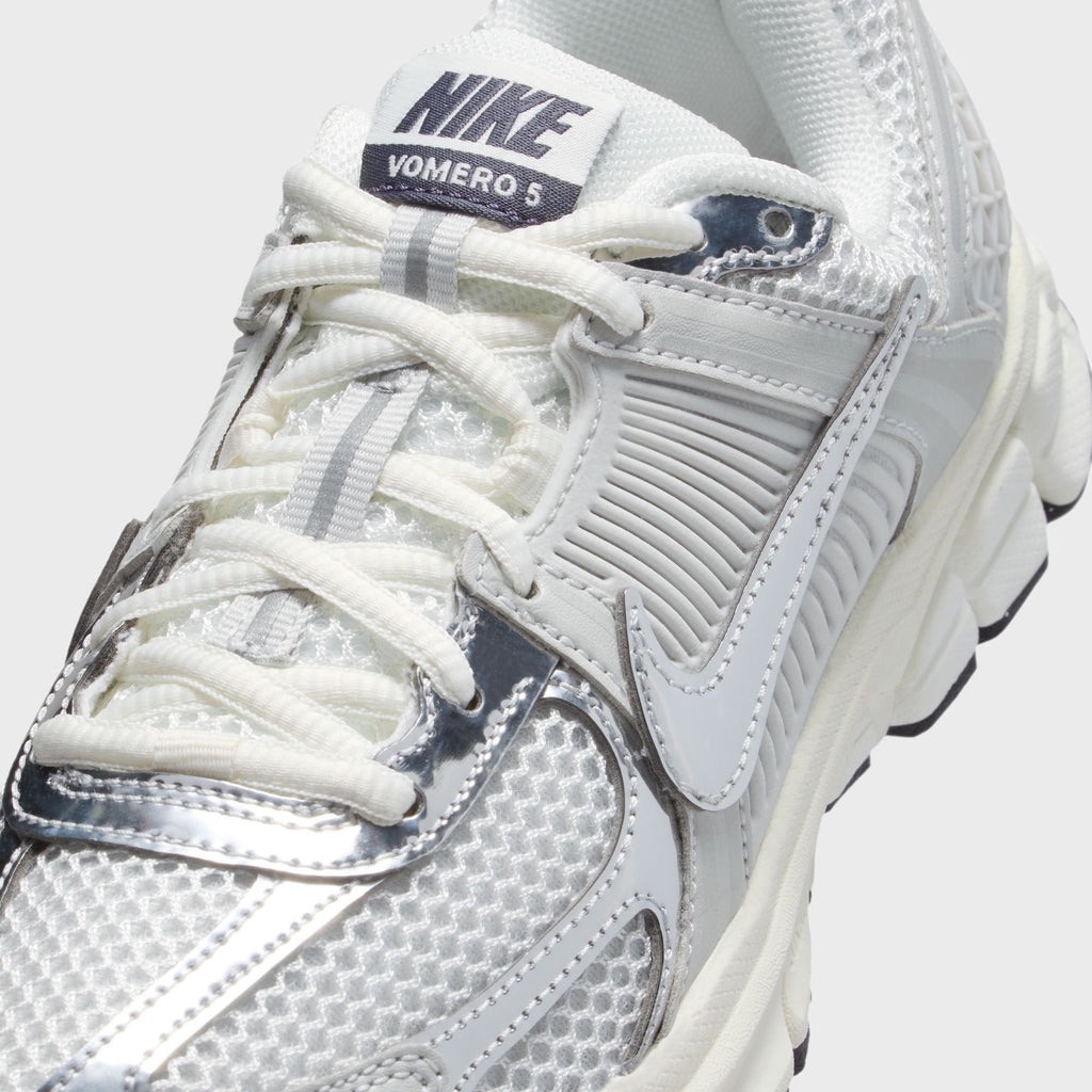 Nike GS Vomero 5 - Photon Dust / Chrome / Gridiron / Sail