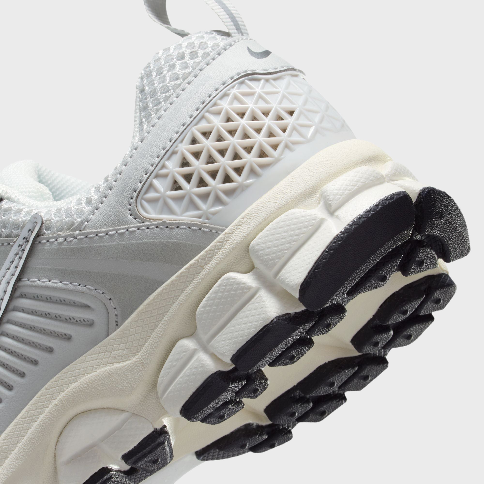 Nike GS Vomero 5 - Photon Dust / Chrome / Gridiron / Sail