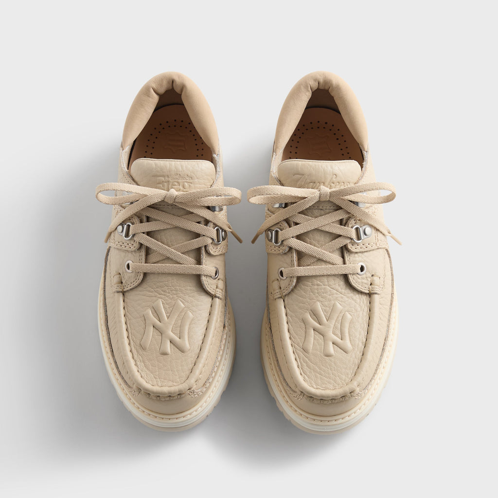 8th St by Ronnie Fieg for Clarks Originals & the New York Yankees Sunderland - Light Sand