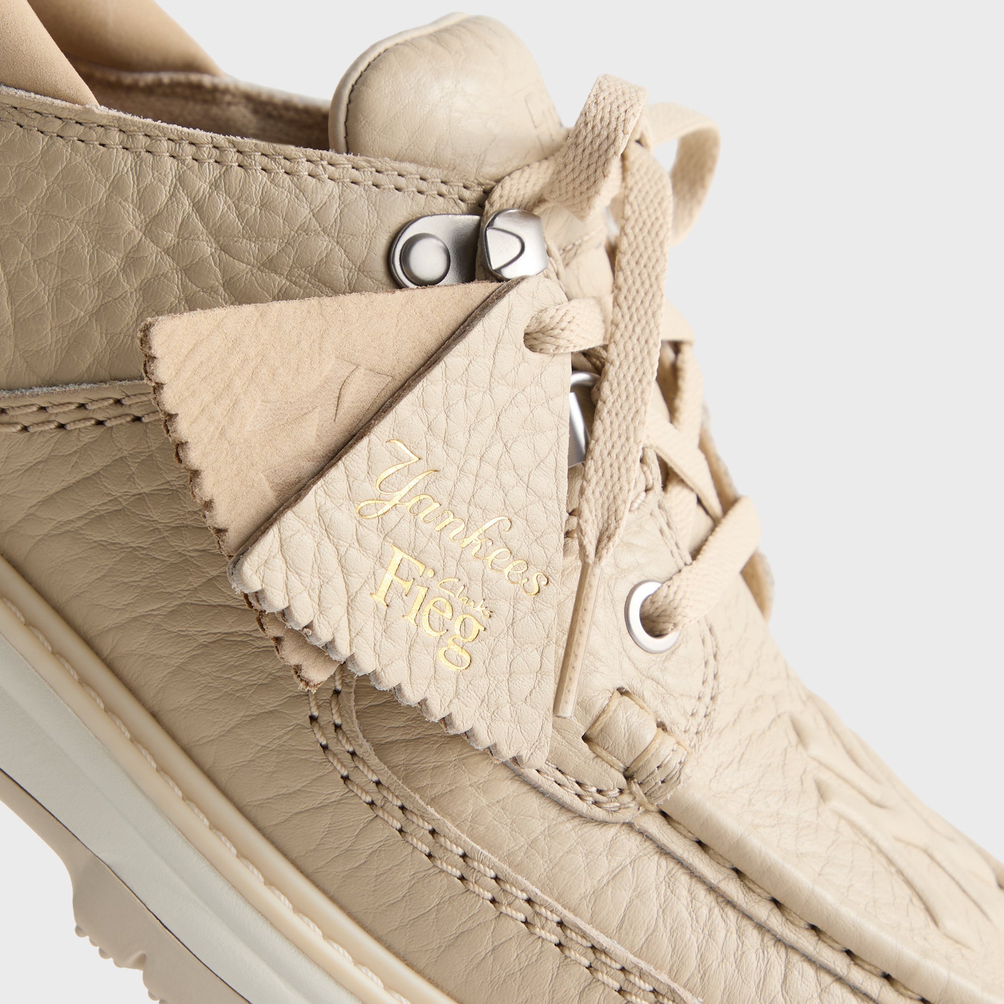 8th St by Ronnie Fieg for Clarks Originals & the New York Yankees Sunderland - Light Sand