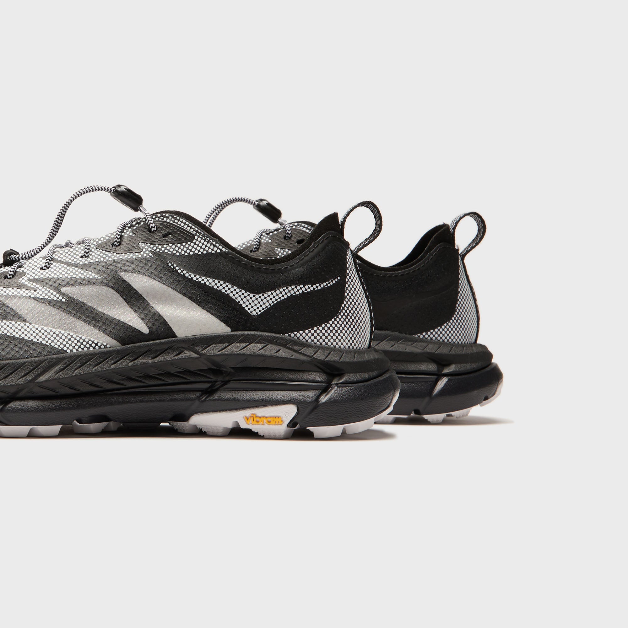 HOKA U Mafate Speed 4 Lite Ts - Black / White