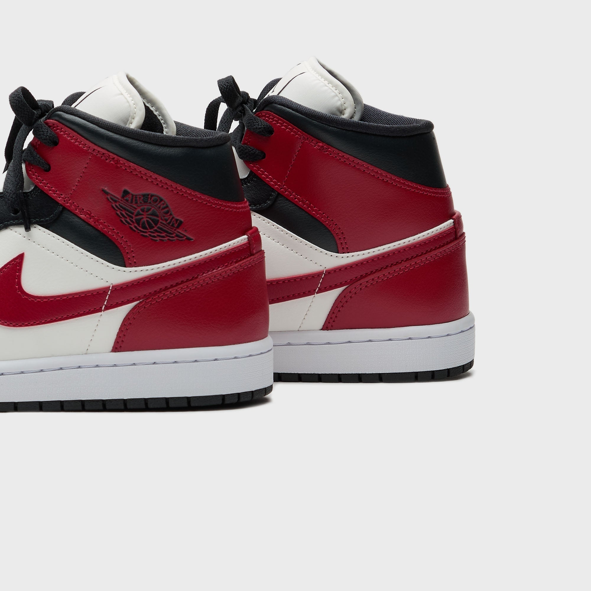 Jordan Air Jordan 1 Mid - Sail / Gym Red / Off Noir / White