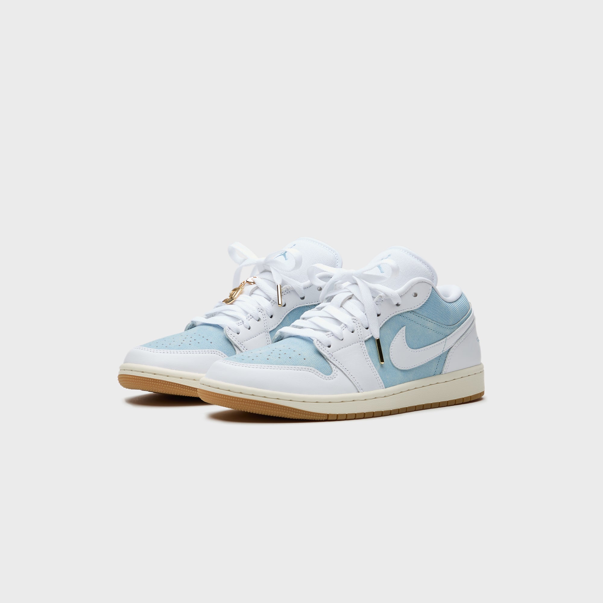 Jordan WMNS Air Jordan 1 Low SE - Worn Blue / White / Gum Light Brown / Sail