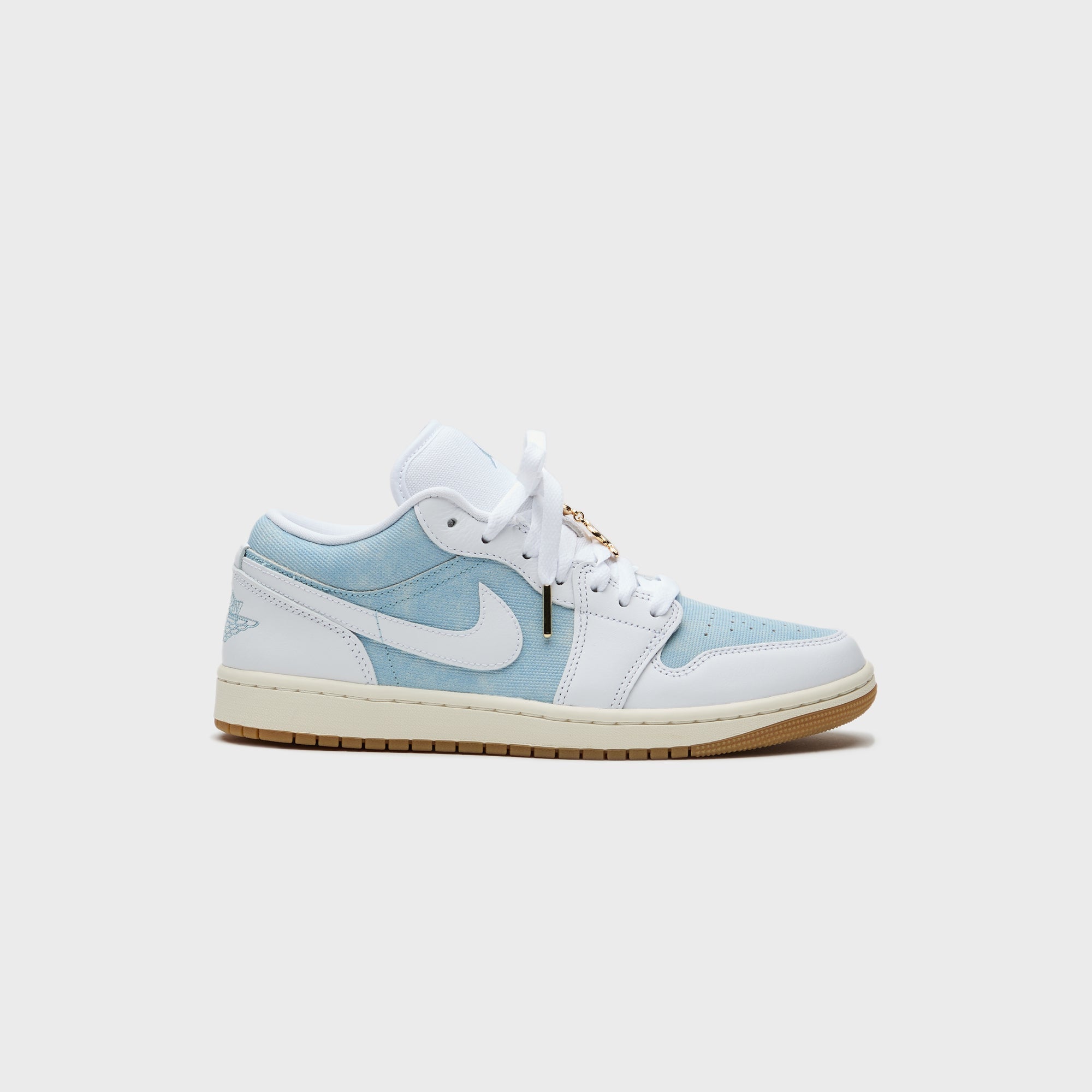 Jordan WMNS Air Jordan 1 Low SE - Worn Blue / White / Gum Light Brown / Sail