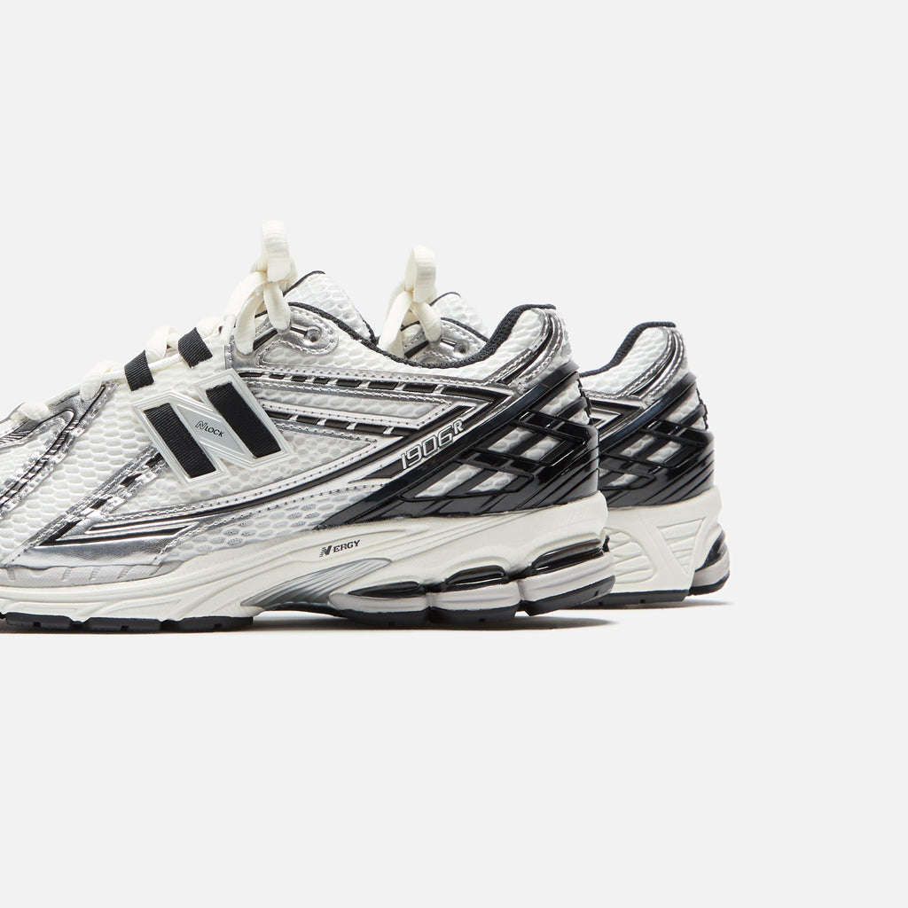 New Balance 1906R - Silver Metallic / Black / Sea Salt