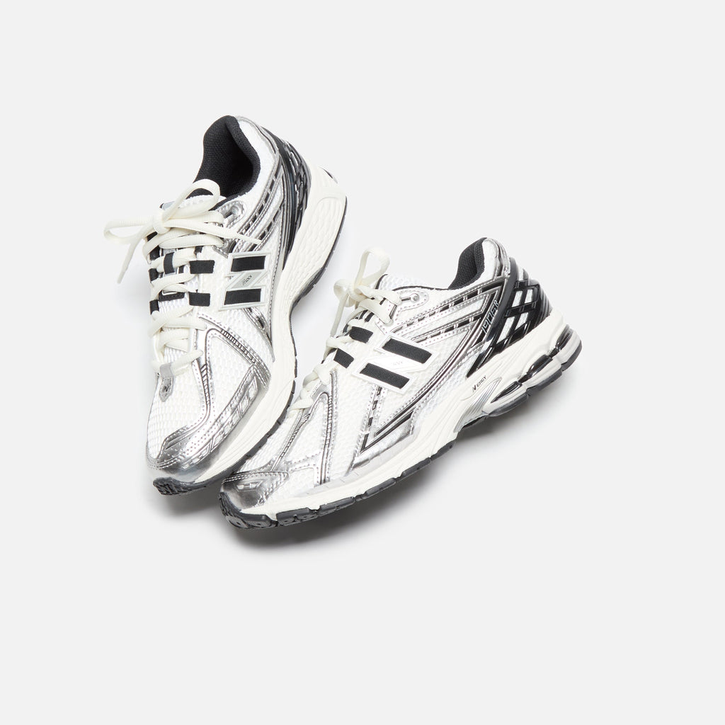 New Balance 1906R - Silver Metallic / Black / Sea Salt