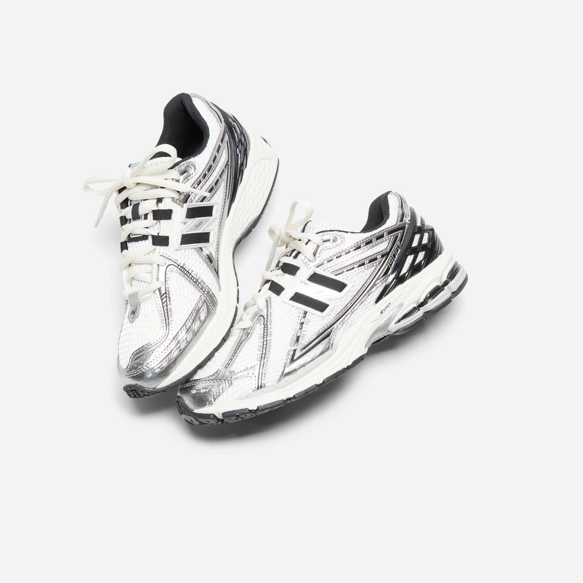 New Balance 1906R - Silver Metallic / Black / Sea Salt